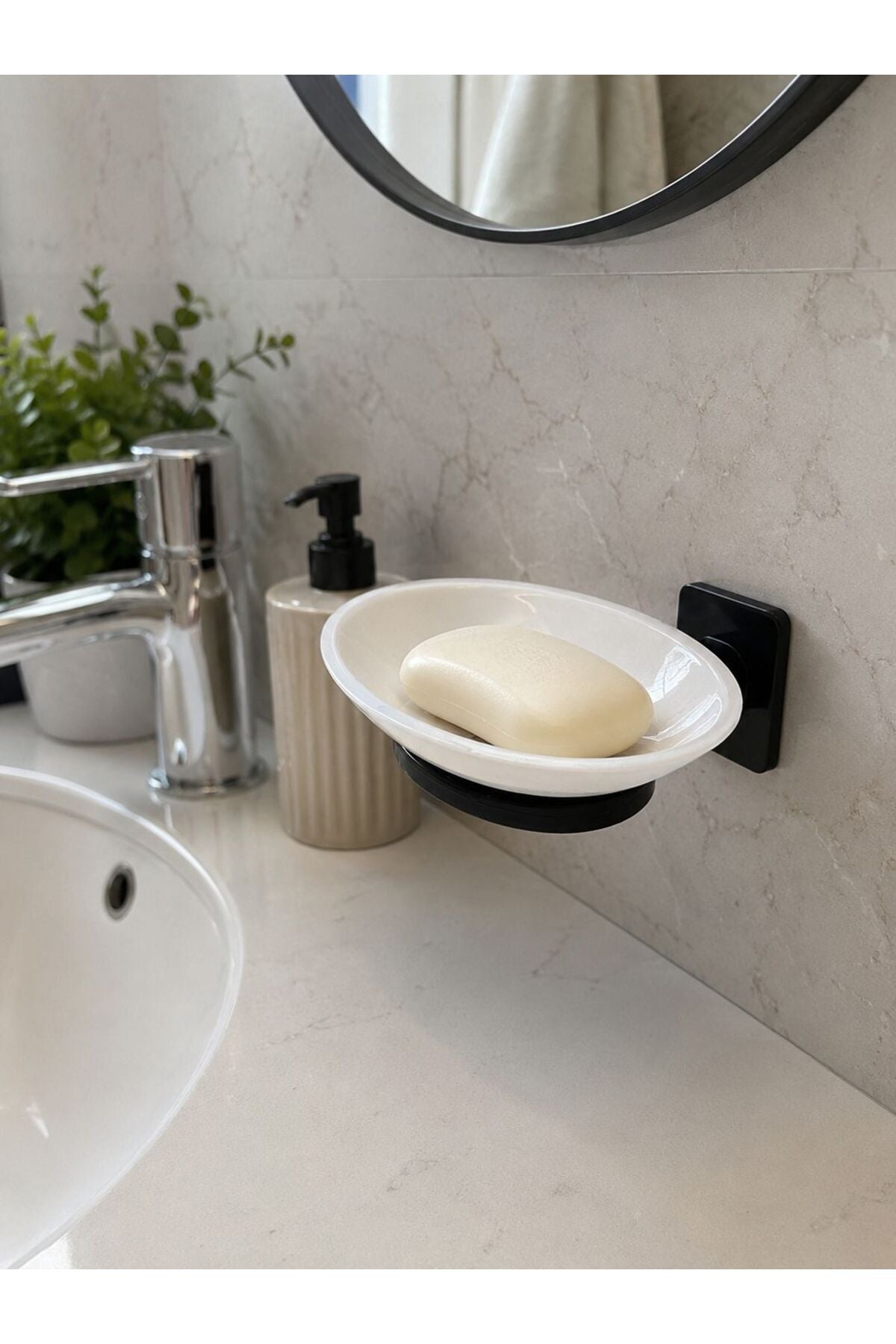 Sabunluk Aparatı, Yapışkanlı Montaj