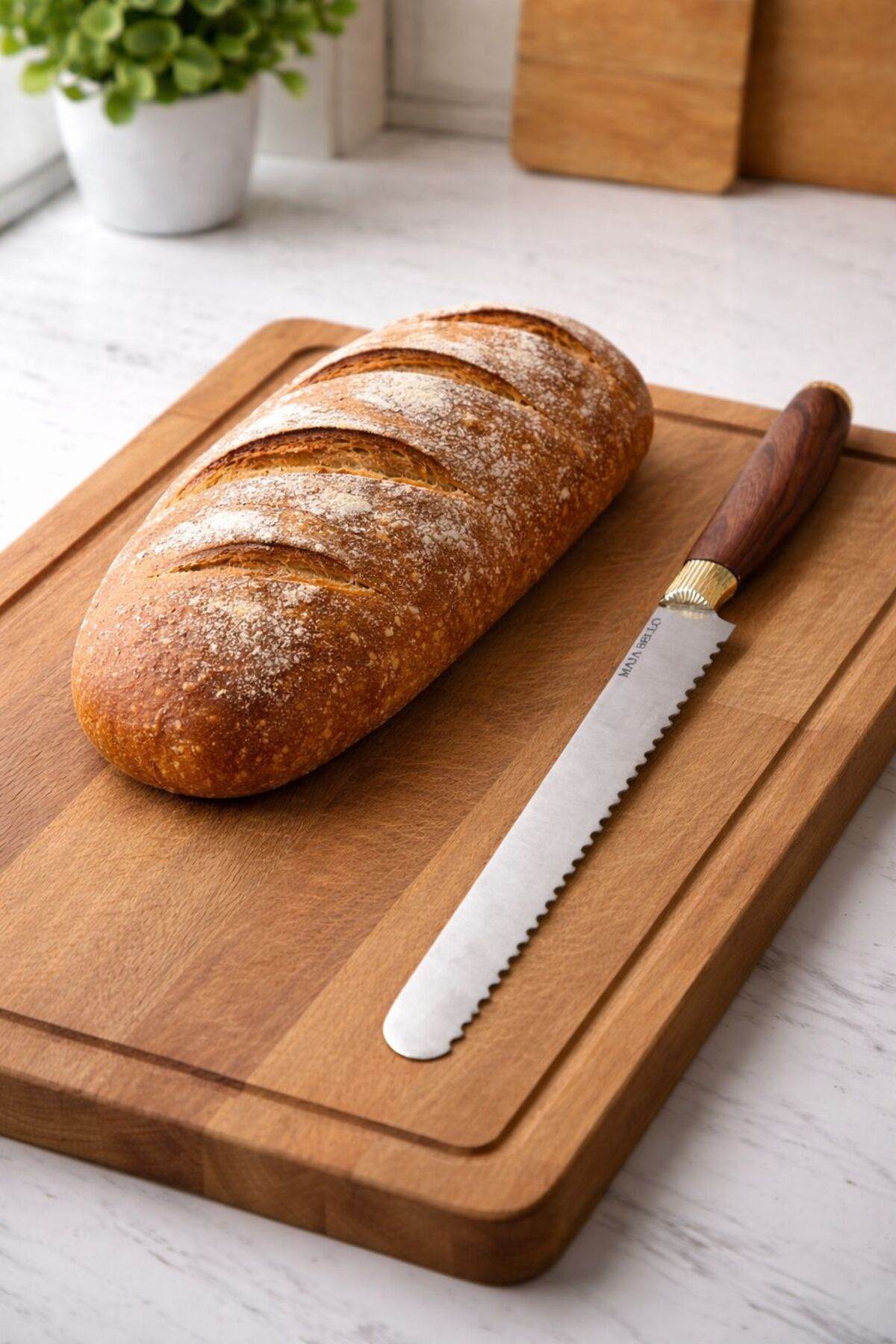 Tırtıklı Ekmek Bıçağı, Ahşap Saplı — Gold Detaylı